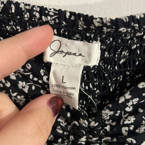 Black and white floral womens top - Picture 3 of 3